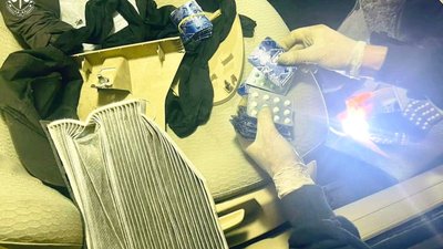 Виявлені таблетки у панчохах