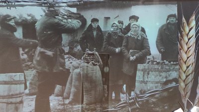 У Києві презентували посібник про Голодомор для вчителів. Про що в ньому йдеться