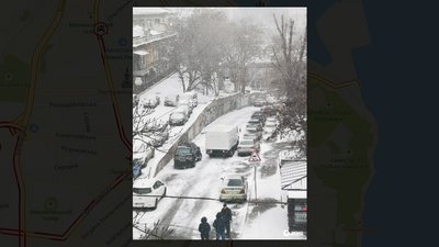 Одесу засипає снігом: де утворилися затори
