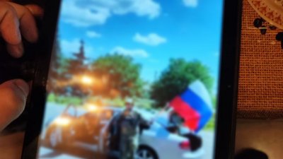 Поліція затримала чоловіка, який переконував, що Одеса — російське місто та тримав дома шаблі