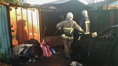 У Харкові гасили пожежу в гаражі: власника шпиталізували з опіками