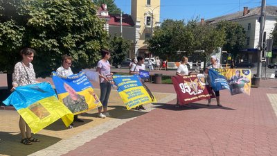 На щотижневу акцію прийшли рідні полонених та безвісти зниклих, Хмельницький