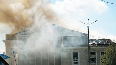 "Знімаєш рукавиці, а руки в крові", — рятувальник розповів про виїзд на місце ракетного обстрілу у Вінниці "Знімаєш рукавиці, а руки в крові", — рятувальник розповів про виїзд на місце ракетного обстрілу у Вінниці
