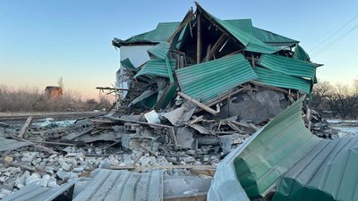 Наслідки російського удару по Великому Бурлуку 28 лютого, Харківська область. Наслідки російського удару по Великому Бурлуку 28 лютого, Харківська область.
