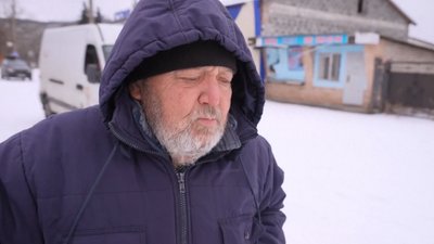 “Він мене ставив до паркану і стріляв”. Жителі Святогірська розповіли про життя в окупації