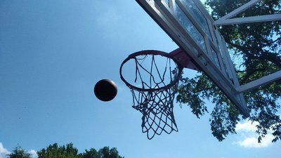 У Миколаєві організували благодійний баскетбольний турнір, щоб придбати квадрокоптер для ЗСУ