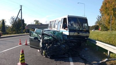 На Львівщині зіткнулися авто та рейсовий автобус: є травмовані