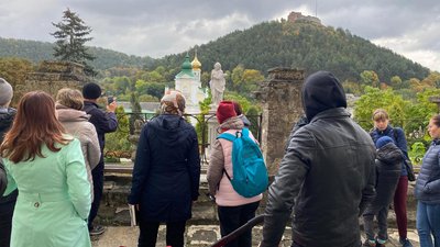 На Тернопільщині для переселенців з Маріуполя провели патріотичну екскурсію
