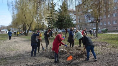 Весняна толока: у громаді на Тернопільщині понад сто людей взяли участь у благоустрої