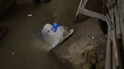 "Вода надходить зі стін і з підлоги" – у Сумах затоплює підвал будинку в центрі міста "Вода надходить зі стін і з підлоги" – у Сумах затоплює підвал будинку в центрі міста