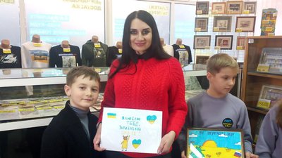 У Сумах погасили марки "Укрпошти" до дня ЗСУ У Сумах погасили марки "Укрпошти" до дня ЗСУ