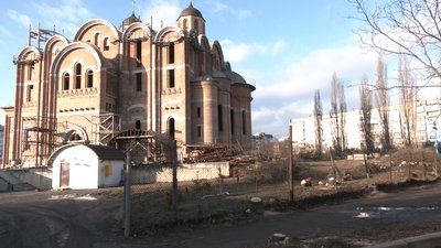 В одному з мікрорайонів Луцька зрізали 30 дерев В одному з мікрорайонів Луцька зрізали 30 дерев