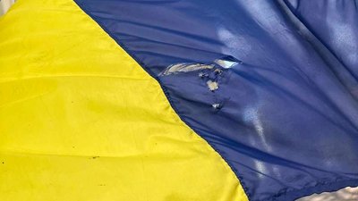 В Одесі пʼяний хлопець порвав державний прапор