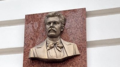 У Полтаві встановили барельєф на честь першого міністра освіти УНР Івана Стешенка