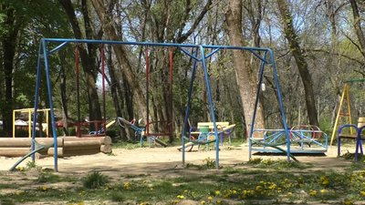 2 адмінпротоколи склали патрульні за відвідування дитячих майданчиків в Ужгороді