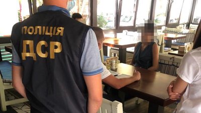 На Одещині посадовицю підозрюють у вимаганні хабаря На Одещині посадовицю підозрюють у вимаганні хабаря