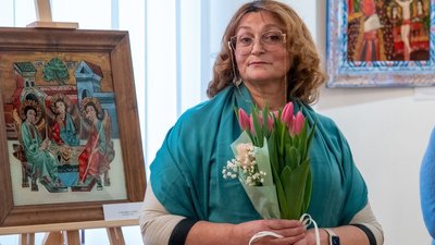 Хатні ікони на склі: у музеї Волинської ікони відкрили виставку художниці з Луцька Хатні ікони на склі: у музеї Волинської ікони відкрили виставку художниці з Луцька