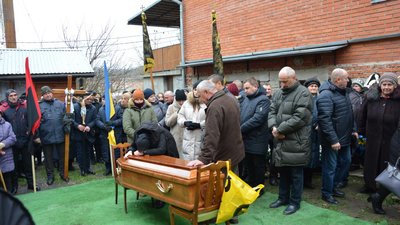 На Тернопільщині попрощалися з трьома загиблими бійцями На Тернопільщині попрощалися з трьома загиблими бійцями