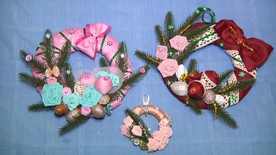 Житомирянка Людмила Лаврентюк виготовляє ялинки і прикраси із мішковини