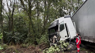 Фото з місця аварії, яка трапилася 27 серпня у Чернівецькій області