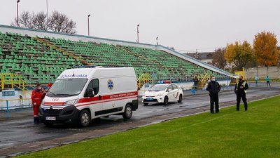 Приземлився на стадіоні: з Червонограда вагітну жінку гелікоптером транспортували до Львова Приземлився на стадіоні: з Червонограда вагітну жінку гелікоптером транспортували до Львова