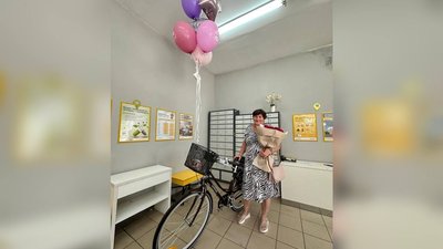 "Клієнти чекають, макіяж роблять": історія листоноші з Луцька, яка працює 17 років "Клієнти чекають, макіяж роблять": історія листоноші з Луцька, яка працює 17 років