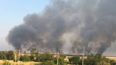 Маріуполь у диму: окупанти не гасять пожежу, бо не мають води