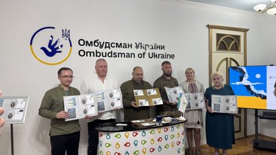 У Полтаві погасили марки на підтримку військовополонених У Полтаві погасили марки на підтримку військовополонених