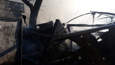 Наслідки обстрілів. Миколаївські рятувальники ліквідували пожежу Наслідки обстрілів. Миколаївські рятувальники ліквідували пожежу