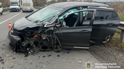 ДТП у Кременчуці: постраждали водій та пасажири трьох авто