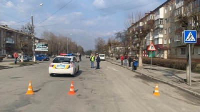 У Шепетівці водійка збила велосипедиста та втікла з місця ДТП. Чоловік потрапив до лікарні