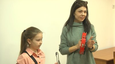 Малюють, співають, танцюють: у Луцьку працює центр арттерапії для дітей