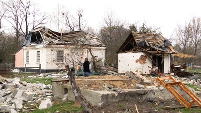 У Малинській громаді на Житомирщині обстежують всі пошкоджені будівлі внаслідок обстрілів У Малинській громаді на Житомирщині обстежують всі пошкоджені будівлі внаслідок обстрілів