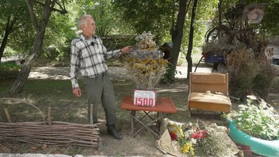 1500 букетів з польових квітів: історія 71-річного майстра з Рівного 1500 букетів з польових квітів: історія 71-річного майстра з Рівного