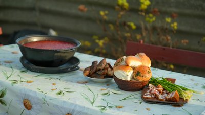 Військовий "Східняк" готує борщ із коропом 
