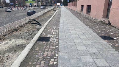 простір біля органного залу простір біля органного залу
