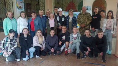 Замість випускного – допомогли ЗСУ: у Луцьку одинадцятикласники придбали генератор для військових