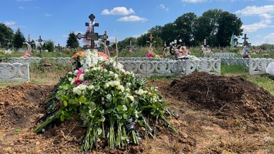 У Коротичі поховали загиблу у ДТП школярку: що відомо про дівчину та розслідування У Коротичі поховали загиблу у ДТП школярку: що відомо про дівчину та розслідування