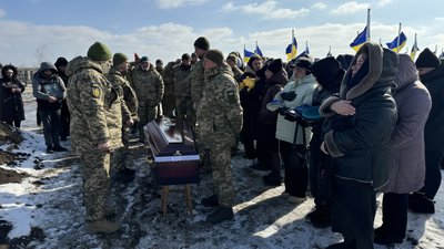 Зник у Кринках, повернувся "на щиті": у Миколаєві провели в останню путь морпіха Дмитра Дерев’янченка Зник у Кринках, повернувся "на щиті": у Миколаєві провели в останню путь морпіха Дмитра Дерев’янченка