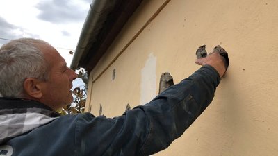 Попри щоденні обстріли чоловік повернувся до рідного села на Миколаївщині