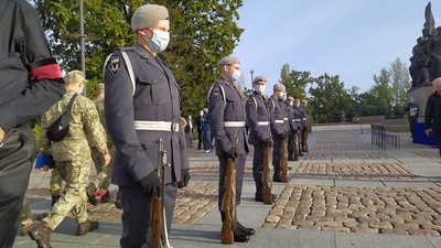 У Миколаєві відбулось прощання із курсантами, які загинули в авікатастрофі Ан-26 У Миколаєві відбулось прощання із курсантами, які загинули в авікатастрофі Ан-26