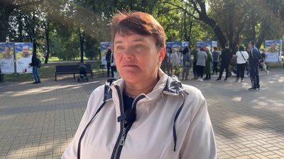 "Кожен, хто в цій алеї рідна людина": у Прилуках вшанували пам'ять загиблим бійцям "Кожен, хто в цій алеї рідна людина": у Прилуках вшанували пам'ять загиблим бійцям
