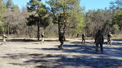 Бійці 110-тої окремої бригади територіальної оборони показали як тренуються Бійці 110-тої окремої бригади територіальної оборони показали як тренуються