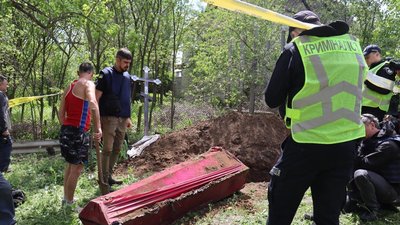 Пішов по гуманітарну допомогу і загинув: на Харківщині поліція фіксує військові злочини РФ Пішов по гуманітарну допомогу і загинув: на Харківщині поліція фіксує військові злочини РФ