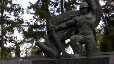 У Рівному демонтували зірку з вічного вогню на військовому меморіалі У Рівному демонтували зірку з вічного вогню на військовому меморіалі