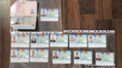 Під час обшуків вилучили паспорти Під час обшуків вилучили паспорти