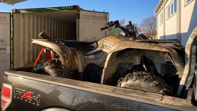 Два автомобілі, квадроцикл та амуніція: тернопільські волонтери отримали допомогу з Америки Два автомобілі, квадроцикл та амуніція: тернопільські волонтери отримали допомогу з Америки