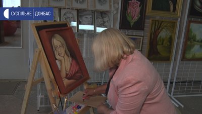 На Луганщині бібліотекарка батальйону Нацгвардії пише вірші та картини