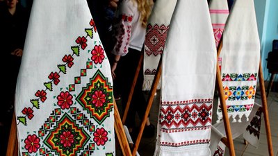 Всесвітній день вишиванки, який заснували в Чернівцях, отримав європейську премію в галузі культурної спадщини