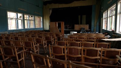 «А я ще чую тут сміх дітей», — дитячий табір у Чернігові після обстрілу росіянами «А я ще чую тут сміх дітей», — дитячий табір у Чернігові після обстрілу росіянами